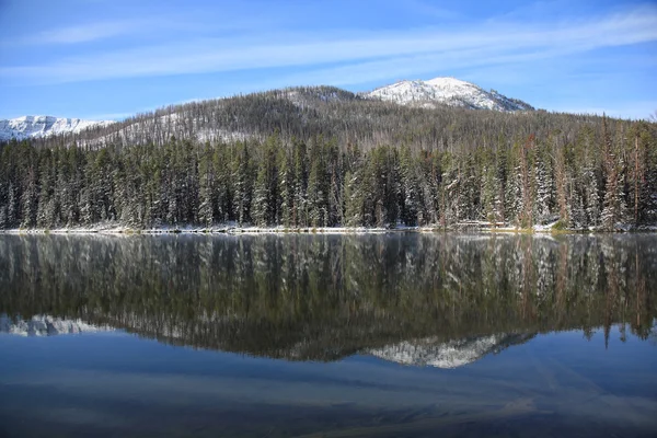 Yellowstone Park - Lake Reflections — Stock Photo, Image