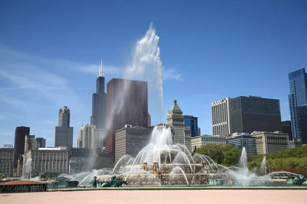 Chicago manzarası ve Çeşmesi — Stok fotoğraf