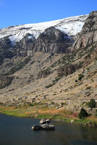 Chaîne de montagnes et rivière Wyoming — Photo