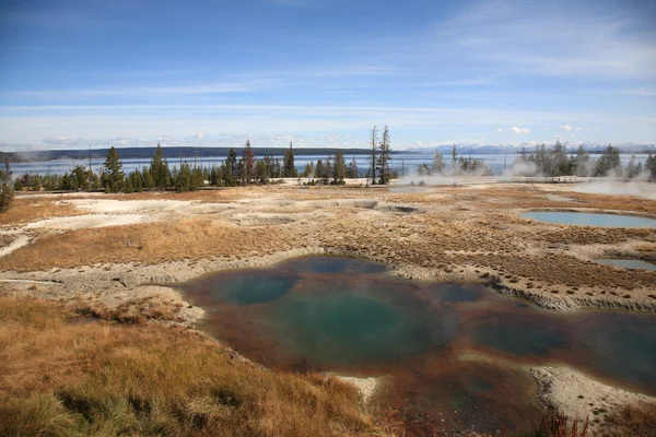 Yellowstone - västra tummen geyser basin — Stockfoto