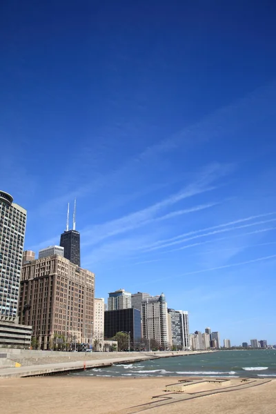 Chicago Skyline e Praia — Fotografia de Stock