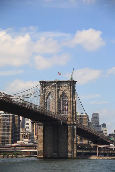 Γέφυρα του Μπρούκλιν - στον ορίζοντα της Νέας Υόρκης — Φωτογραφία Αρχείου