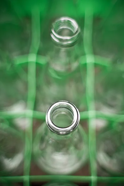 Recycling lege fles bijgevuld kan krijgen Stockfoto