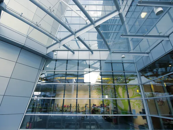 Edifício moderno transparente — Fotografia de Stock