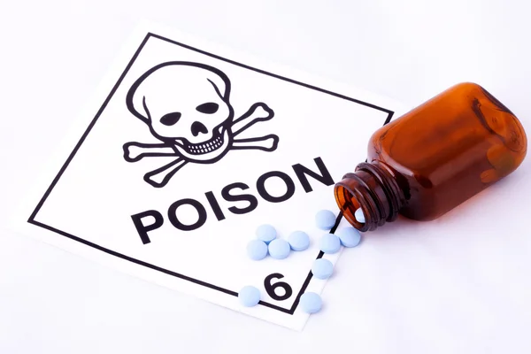 Comprimidos azuis e aviso de veneno — Fotografia de Stock