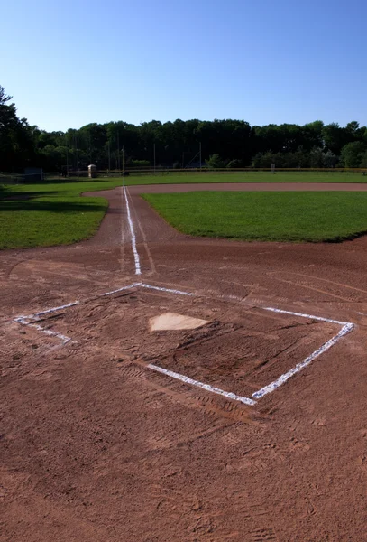 Beyzbol sahası alacakaranlıkta — Stok fotoğraf