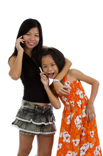 Μητέρα και κόρη στο τηλέφωνο — Φωτογραφία Αρχείου