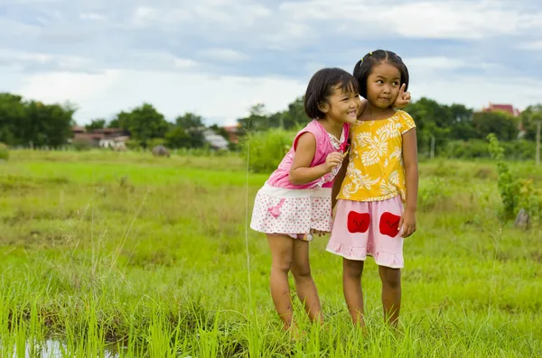 两个可爱的亚洲女孩 — 图库照片