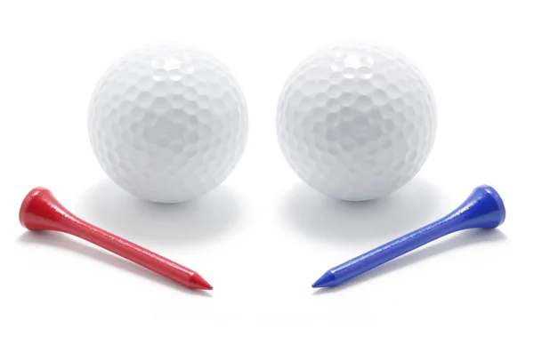 Мячи для гольфа и тройники — стоковое фото