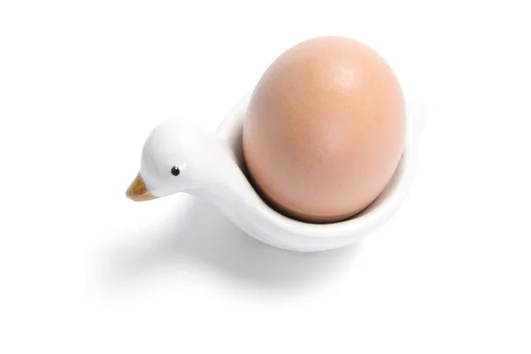 Oeuf dans la tasse à œufs — Photo