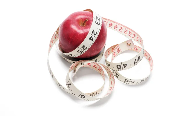 Fita métrica e maçã vermelha — Fotografia de Stock