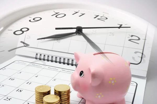 Piggy Bank and Coins on Calendar — Stock Photo, Image
