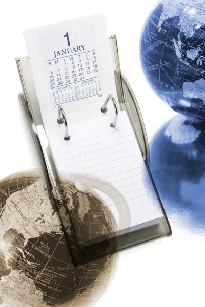Tischkalender und Globen — Stockfoto