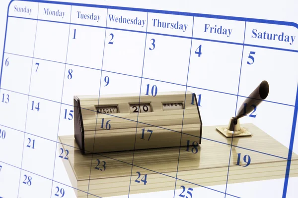 Calendar Page and Pen Holder — Stock Photo, Image