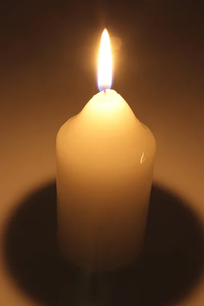 Зажжённая свеча — стоковое фото