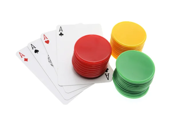 Cartas de As y fichas de Poker —  Fotos de Stock