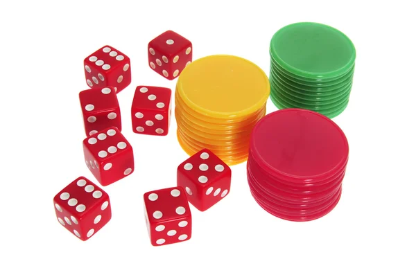Poker chips en dobbelstenen — Stockfoto