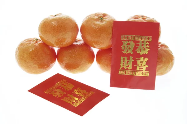 Mandarinas y paquetes rojos — Foto de Stock