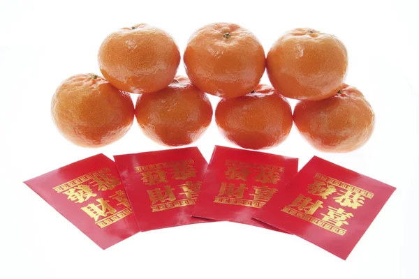 Mandarins and Red Packets — Stock Photo, Image