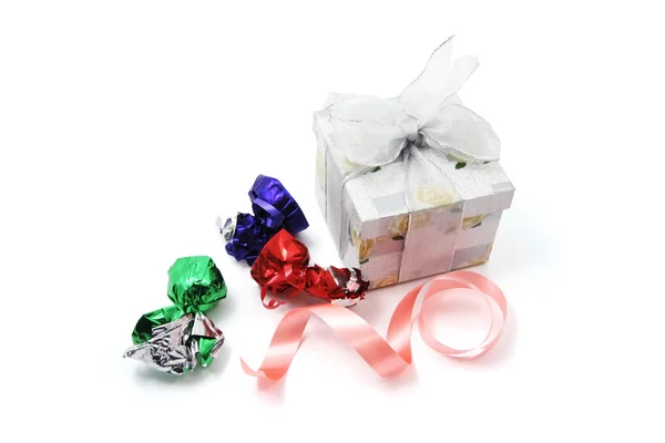 Caja de regalo y bombones de chocolate —  Fotos de Stock