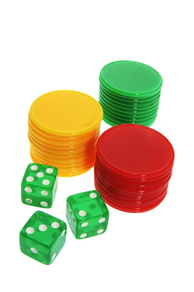 Τυχερών παιχνιδιών μάρκες και ζάρια游戏芯片和骰子 — Φωτογραφία Αρχείου