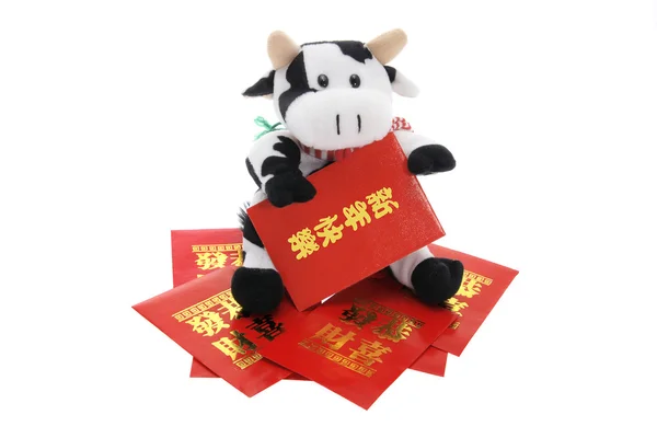 Plyšová hračka kráva a štěstí, peníze obálky — Stock fotografie