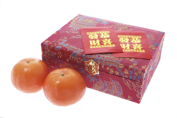Mandarins e pacotes vermelhos — Fotografia de Stock