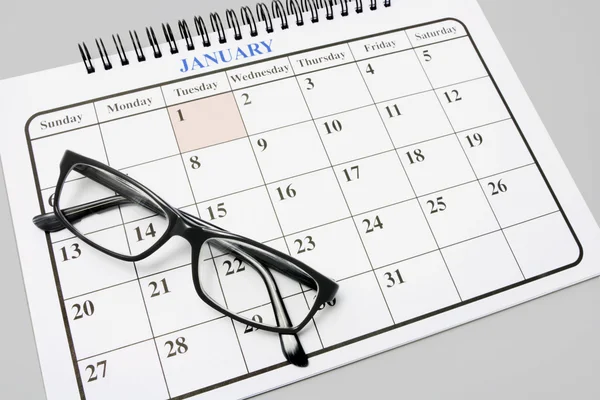 Okulary w kalendarzu — Zdjęcie stockowe