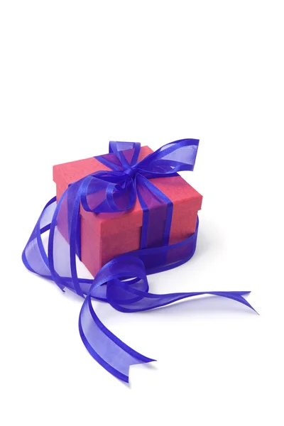 Geschenkbox mit blauen Bändern — Stockfoto