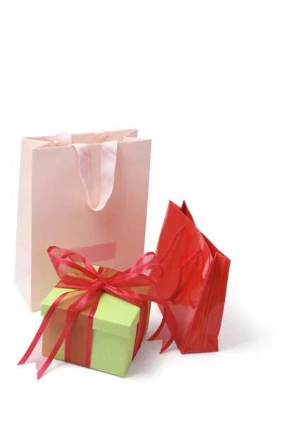 Bevásárló szatyrok és ajándék doboz — Stock Fotó