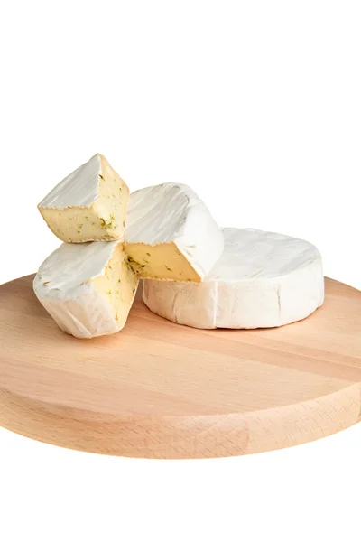 Gestapeld ronde camembert kaas blokken. — Stockfoto