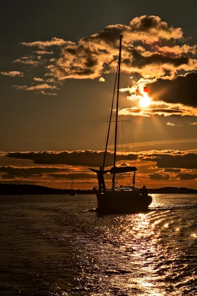 Yacht e marinaio silhouette . Fotografia Stock