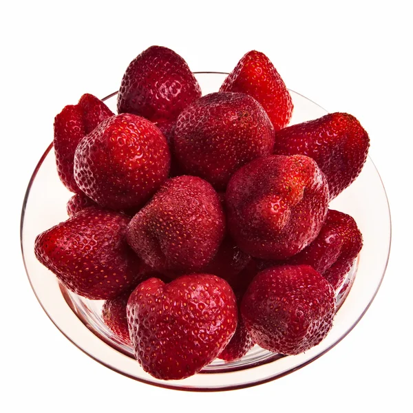 Friske velsmagende jordbær i glas skål . - Stock-foto