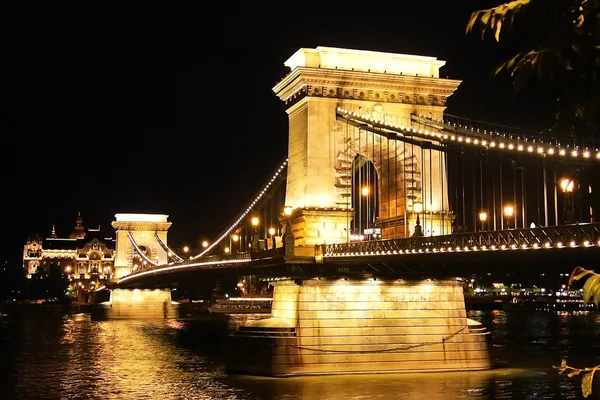 Budapest chain bridge. Rechtenvrije Stockfoto's
