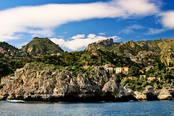 Liten stad på Sicilien. — Stockfoto