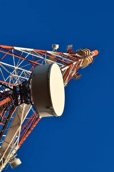 Mastro de telecomunicações . — Fotografia de Stock