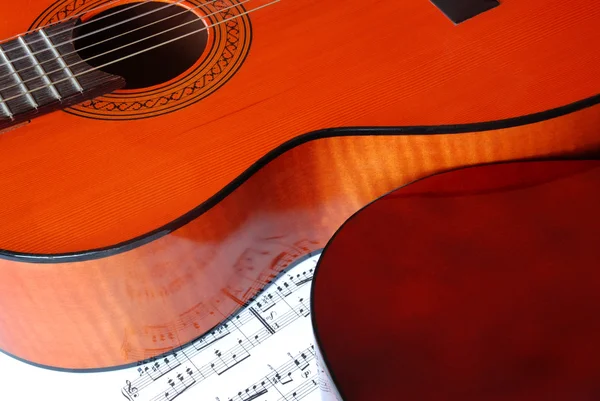 Акустическая гитара — стоковое фото
