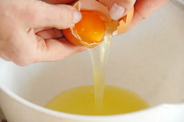 Σπάσιμο αυγών — Φωτογραφία Αρχείου
