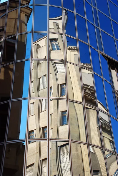 Urban building reflection — Stock Photo, Image