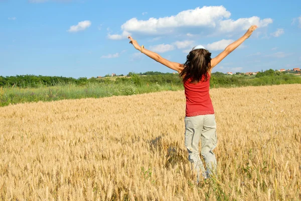 Happy girl jumping in wheat field — Stock Photo, Image
