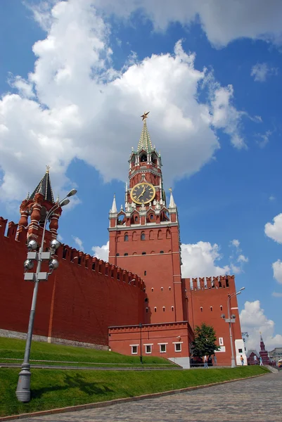 Het kremlin spasskaya toren in Moskou — Stockfoto