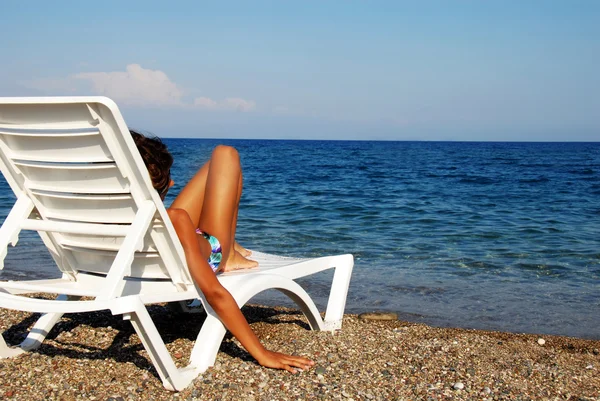 Girl on beach — Stock Photo, Image