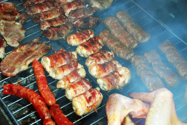 Carne en la barbacoa —  Fotos de Stock