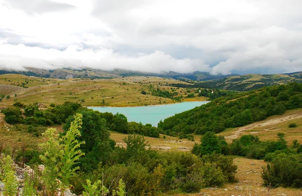 在波斯尼亚的蓝色 mountaint 湖 — 图库照片
