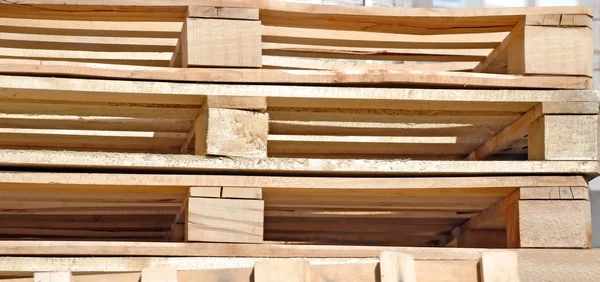 Paletas de madera de carga — Foto de Stock