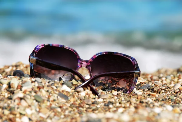 Sunglasses in pebble — Stock Photo, Image