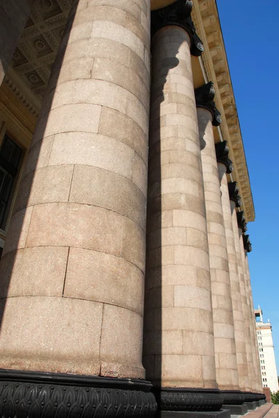 Architekturdetails Säulen und Decke — Stockfoto