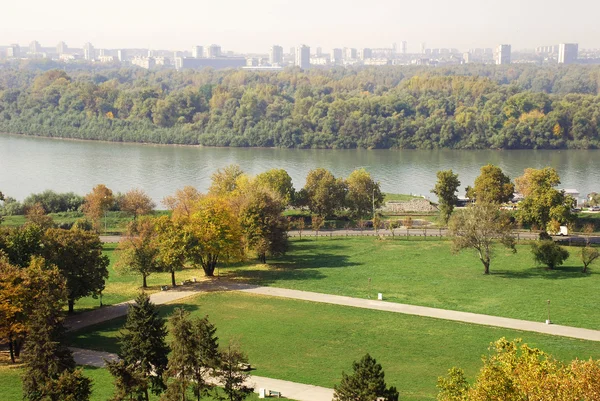 Floden landskap Belgrad — Stockfoto