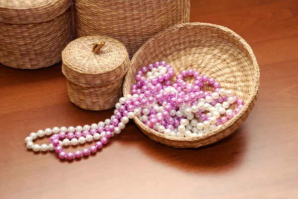 White and pink pearls — 图库照片