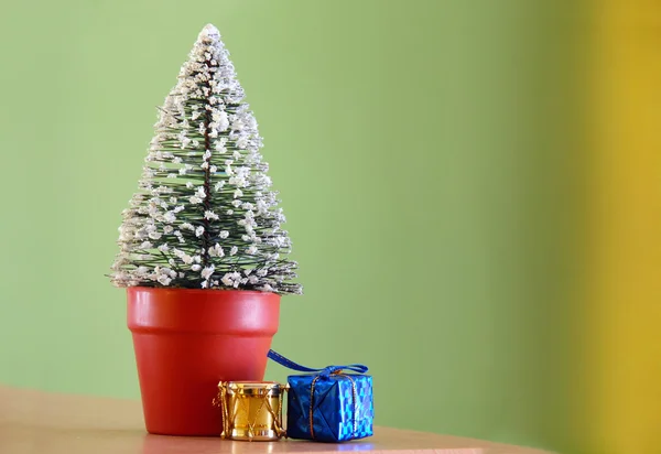 Vánoční dekorativní jedle — Stock fotografie